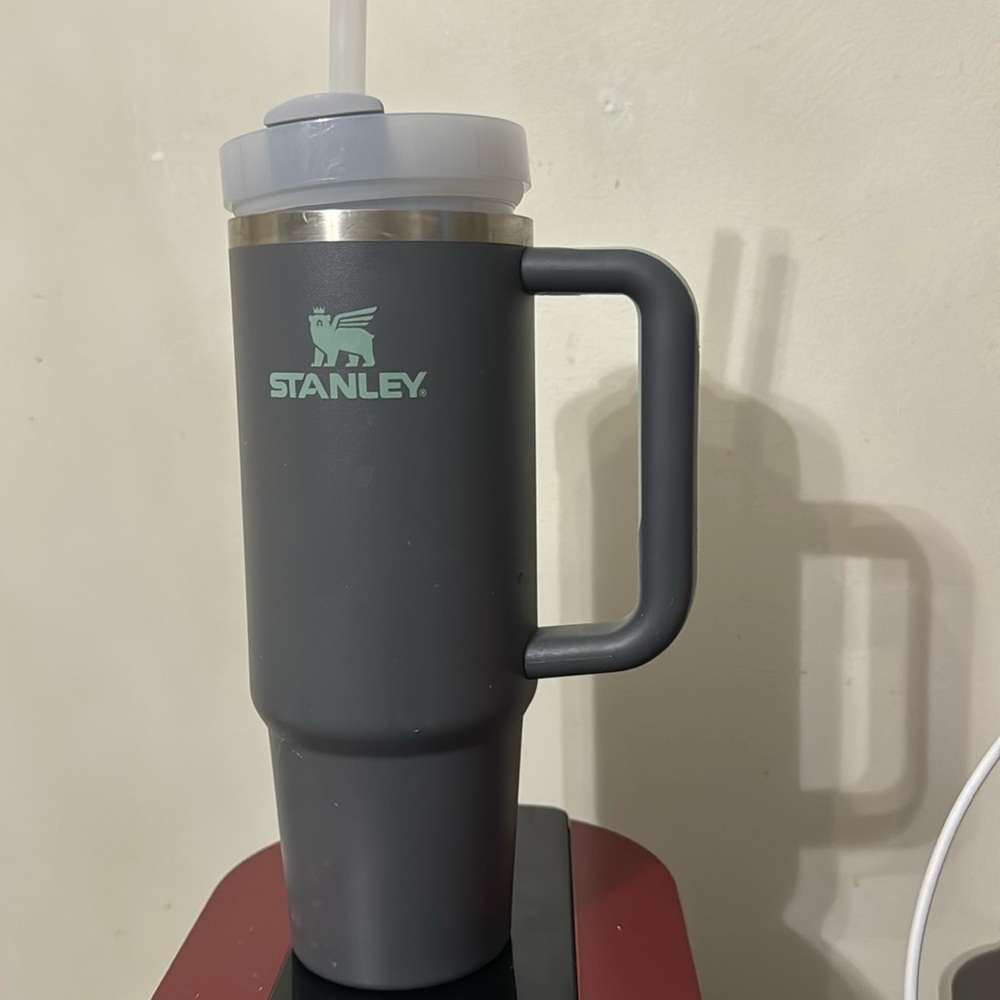 Grey Stanley cup 40 oz